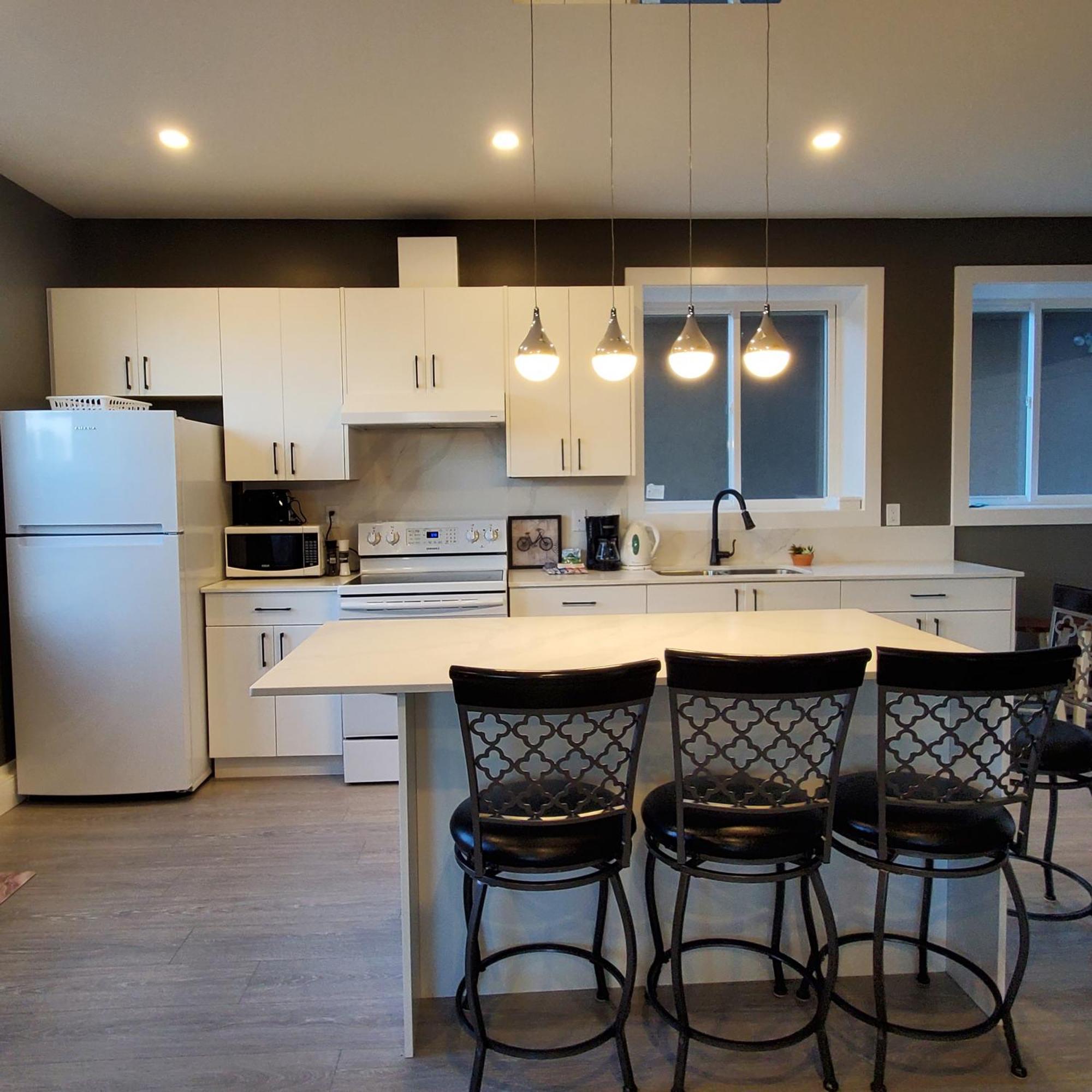 Mountain Retreat 3 Bedroom Garden House Near Heritage Park, Coliseum , Hwy 1, Fishing, Cultus Lake Chilliwack Kamer foto