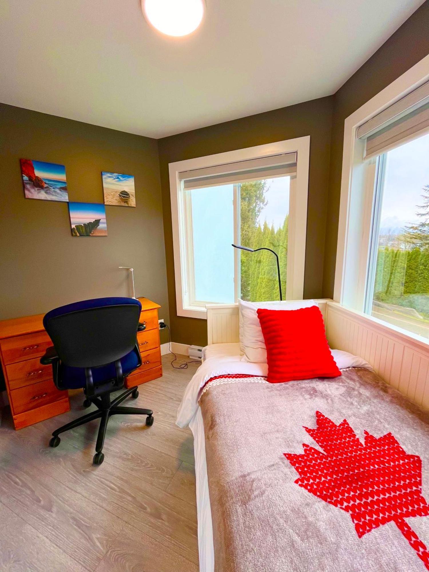 Mountain Retreat 3 Bedroom Garden House Near Heritage Park, Coliseum , Hwy 1, Fishing, Cultus Lake Chilliwack Buitenkant foto